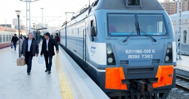 Bakı Tbilisi qatarlarında yeni imkan: Gündə iki reys təklifi gündəmə gəldi