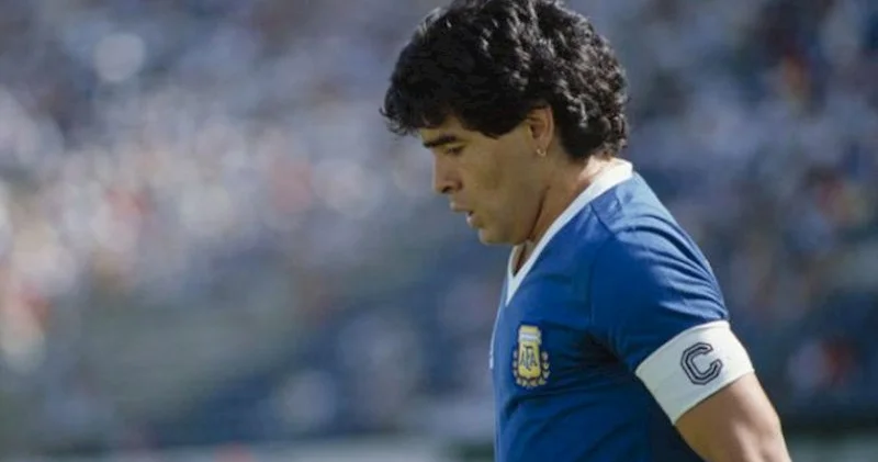 Maradonanın 1986 cı il Dünya Kubokundakı kapitan sarğısı rekord qiymətə satıldı