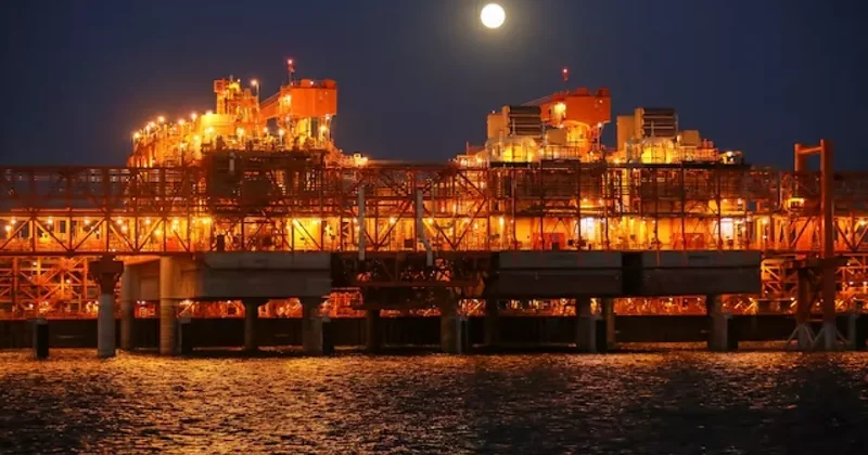 Перебои с поставками через Ормуз: нефть дорожает