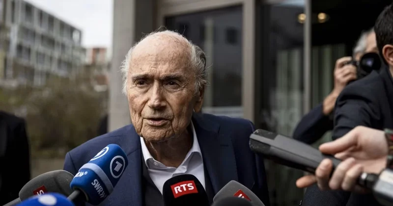 Zepp Blatter: “Hara gedirsən, FİFA?”