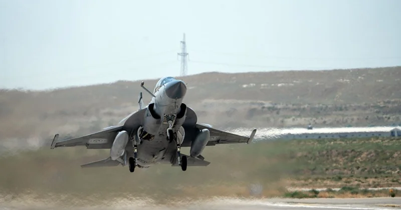 Hərbi pilotlar “JF 17C , Su 25ML və L 39 larla döyüş manevrləri üzrə tapşırıqları yerinə yetirib FOTO