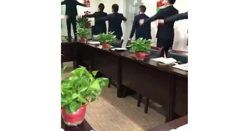 В китайских компаниях появился новый тренд ВИДЕО