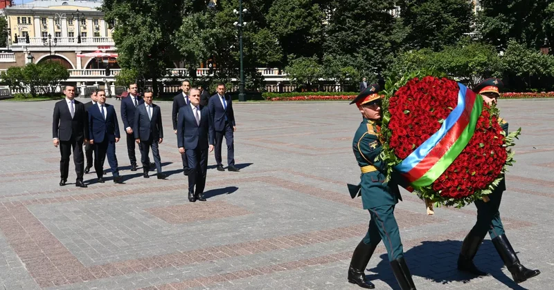 Байрамов посетил в Москве Могилу Неизвестного Солдата