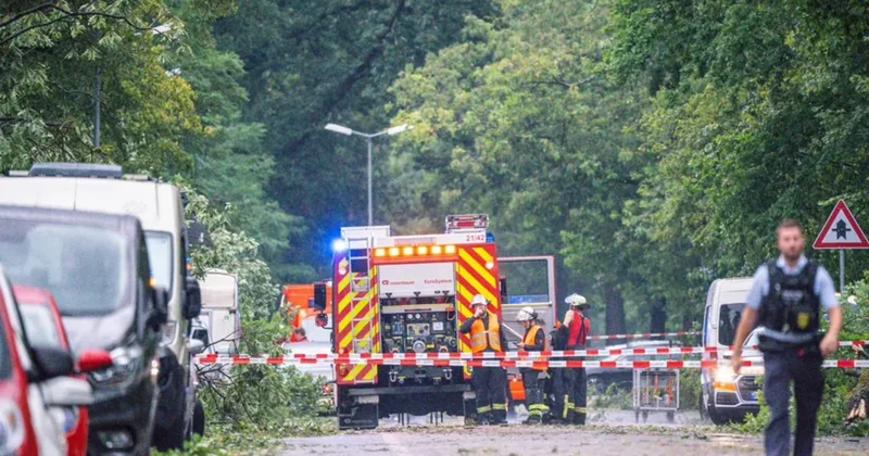 В Германии в результате шторма один человек погиб, несколько получили ранения