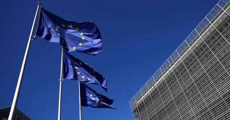 ЕС запретил крупным компаниям уничтожать непроданную одежду и обувь