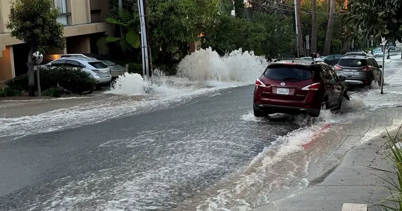 В США прорвало столетний водопровод ВИДЕО