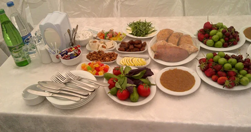 Yas mərasimlərində qida zəhərlənmələri: Mütəxəssisdən ciddi xəbərdarlıq