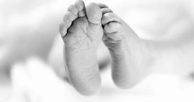 Şotlandiyada ana 3 aylıq körpəsini fenlə yandıraraq öldürüb