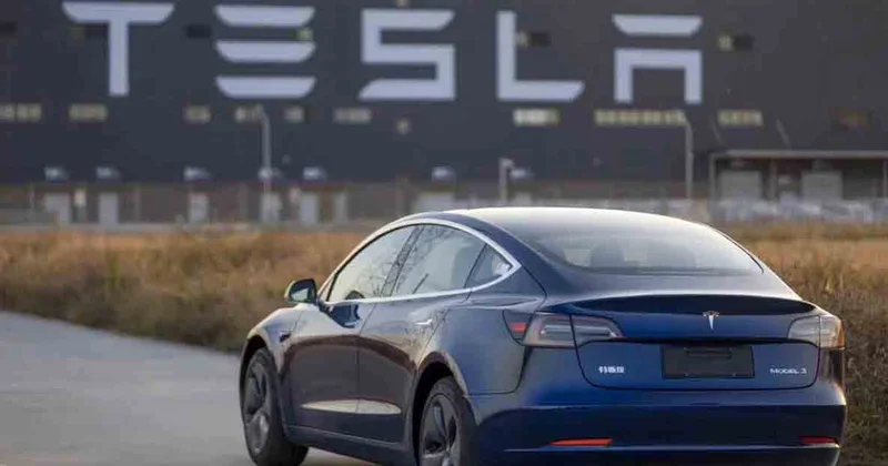 Tesla обязали отремонтировать тысячи машин