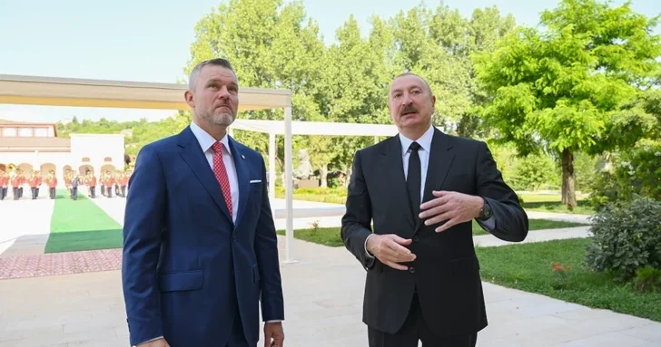 Петер Пеллегрини впервые побывал в Шуше и оценил восстановительные работы в городе