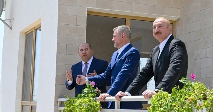 Qız qalası yaxınlığındakı küçələr xoşuma gəlir Pelleqrini