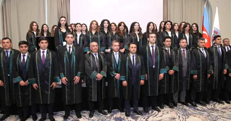 Ölkəmizdə vəkillərin sayı 3000 i ötüb FOTO