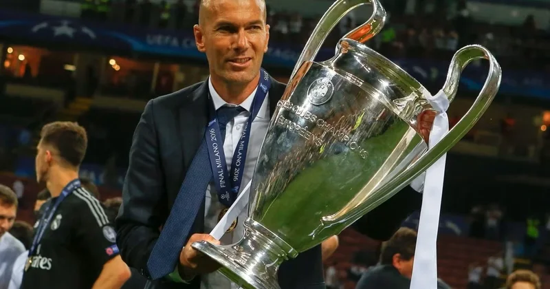 Zidan artıq Fransa millisinin məşqçilər heyəti ilə bağlı qərarını verib