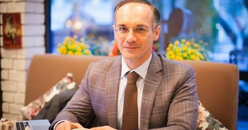 Fəxri Ağayev: “Pul qazanmayan kişini yumurtlamayan toyuğa bənzətmək...”