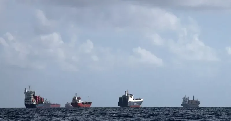 ABŞ İranın dəniz blokadası çərçivəsində daha dörd gəmini marşrutunu dəyişməyə məcbur edib