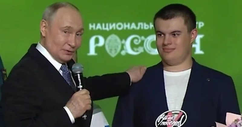 Putin daşqında 23 nəfəri xilas edən autizimli gənci mükafatlandırdı FOTO
