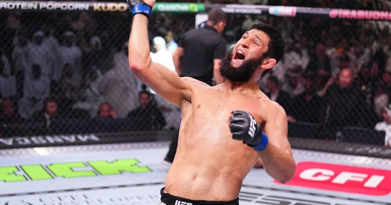Хамзат Чимаев стал новым чемпионом UFC ВИДЕО