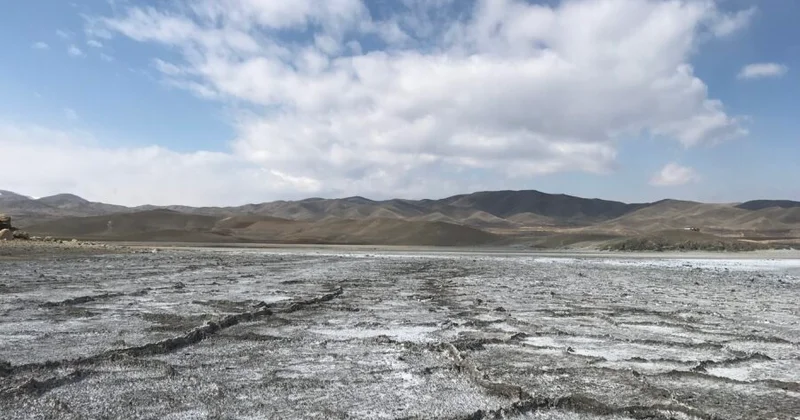 Azərbaycanın məşhur gölü tarixdə ilk dəfə belə oldu FOTO