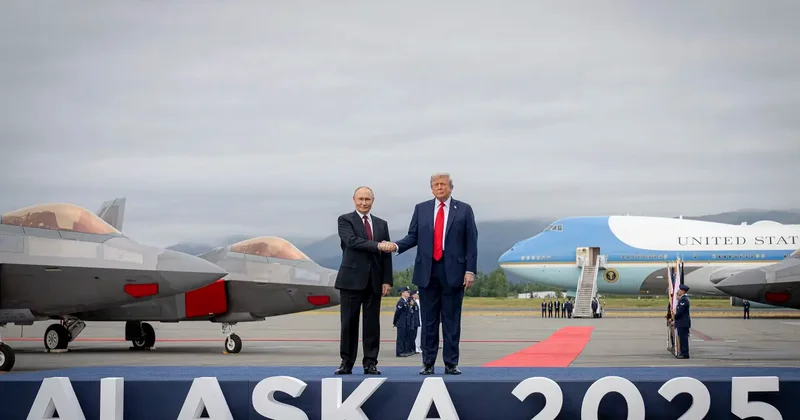 Документы с маркировкой Госдепа по встрече Путина и Трампа найдены в принтере отеля