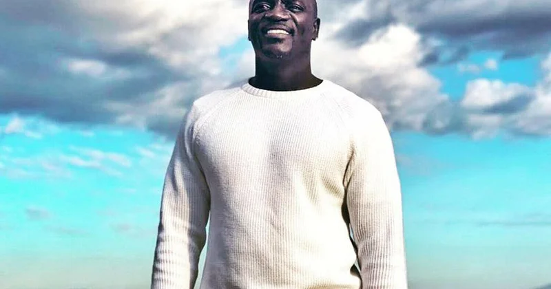Akon konsertdə mühafizəçini döydü