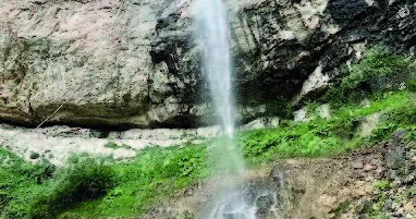 Dağlar gözəli ağ duvaqlı Afurca şəlaləsi
