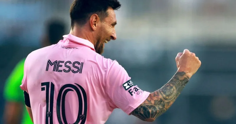 Messi baxımlı qol vurdu VİDEO
