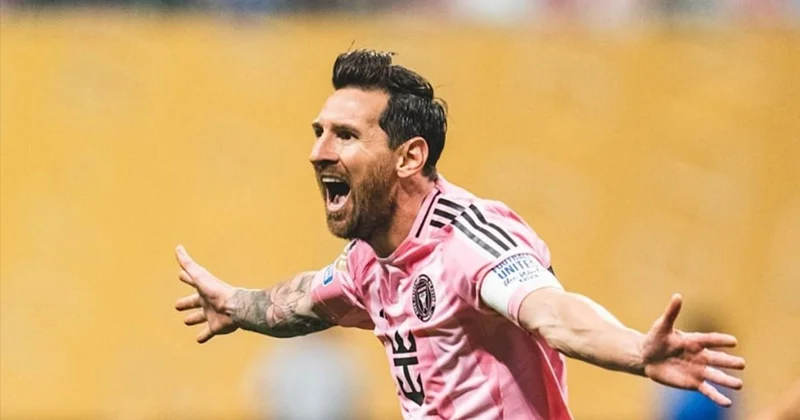 Messi qolla geri döndü VİDEO