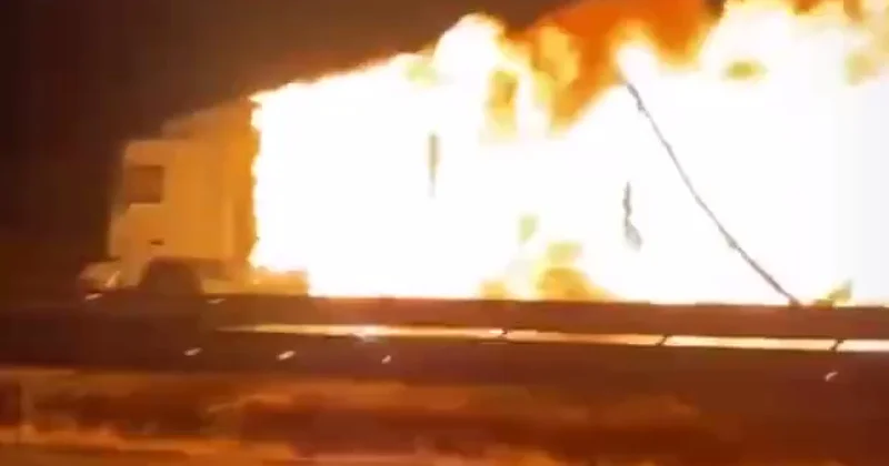 Азербайджанец проехал 8 км на горящем грузовике в Турции видео