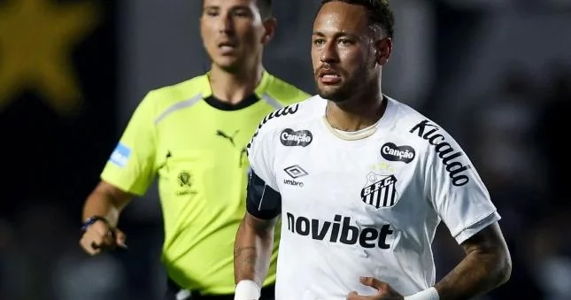 Neymar yeni qaydanın tətbiq olunduğu ilk futbolçu oldu