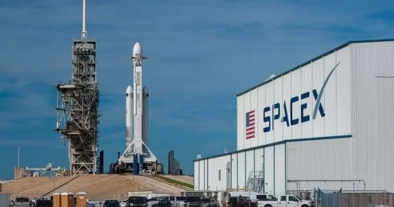 “SpaceX”dən rekord: 38 dəqiqəyə iki raket