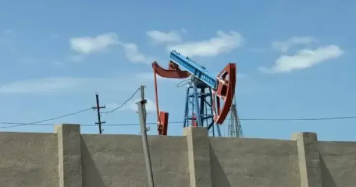 Azərbaycan az neft satıb 373 milyon dollar çox qazanıb