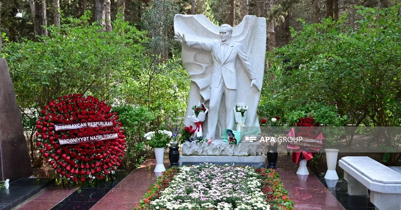 Müslüm Maqomayevin məzarı ziyarət edilib FOTO