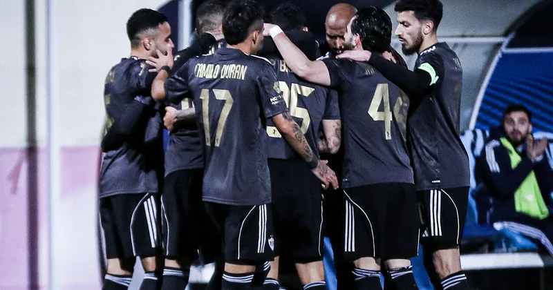 Qarabağ ın vurduğu 1 ci qoldan sonra stadionda yaşlı kişinin ürəyi getdi (Video)