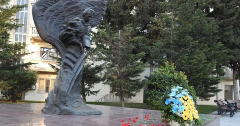 Bakıda Taras Şevçenkonun abidəsinin yerləşdiyi meydana ukraynalı şairin adı verilib