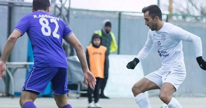 Sumqayıt ın futbolçusu meydandan qovuldu, şüşəni sındırıb xəstəxanalıq oldu (Foto)