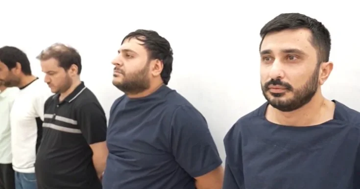 Saxta profillərlə kiberdələduzluq edənlər saxlanıldı Video