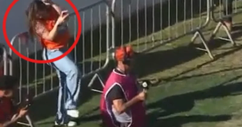 Braziliyada futbolçu topu fotoqrafın başına vurdu VİDEO