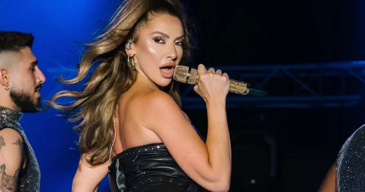 Hadisə buna görə konsertini dayandırdı Video