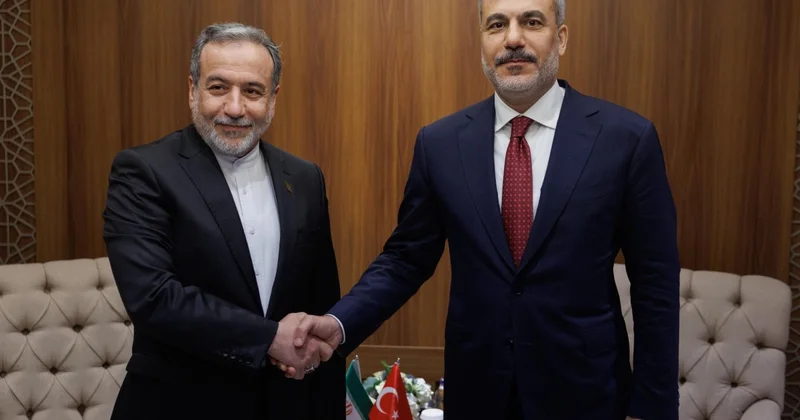 Hakan Fidan Abbas Əraqçi ilə atəşkəsi müzakirə edib