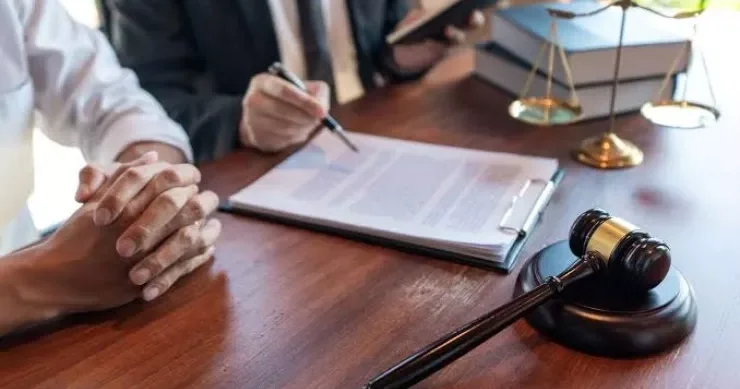 Arvadını 14 bıçaq zərbəsi iləöldürmüşdü HAKİM QARŞISINDA