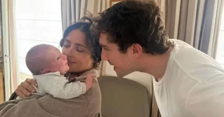 Salma Hayek ögey nənə oldu