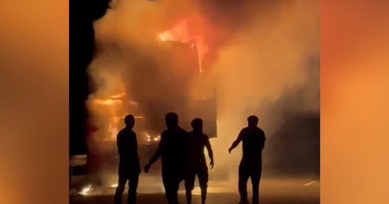 Rusiyadan gələn yük avtomobili yandı Video Yenilənib