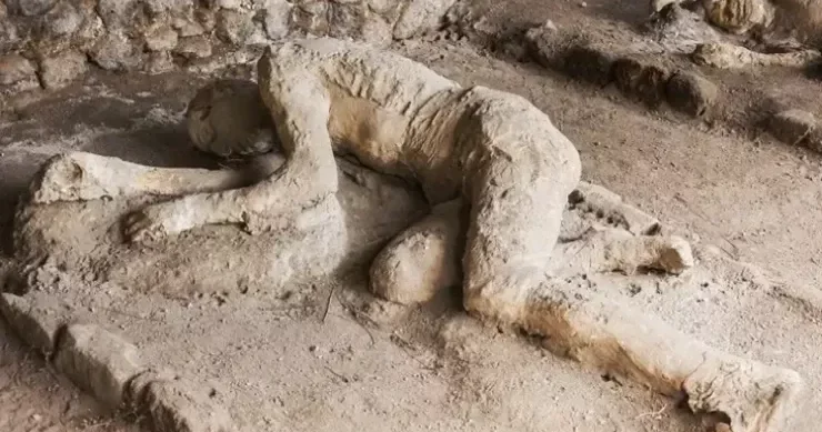 Minlərlə insan bir neçə saatda öldü: Zamanın dayandığı şəhər FOTOLENT
