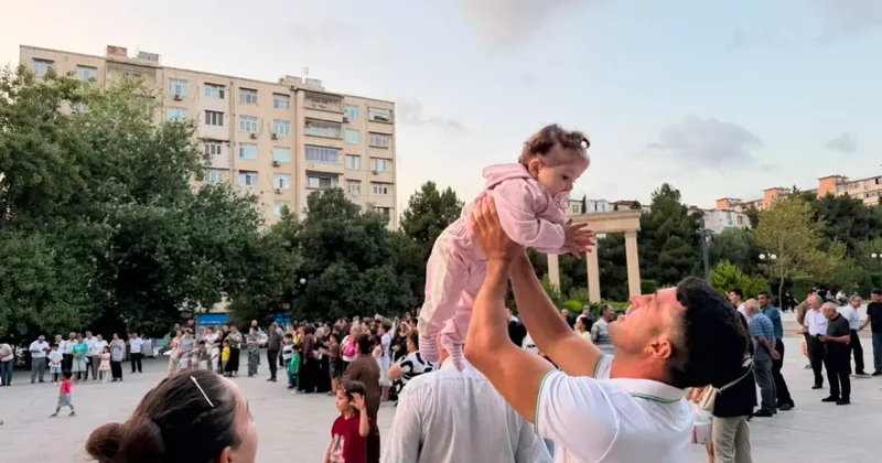 В Баку продолжаются вечерние бесплатные концерты ФОТО