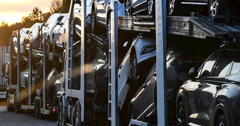 Avtomobil idxalı kəskin azaldı, qiymətlər isə artdı