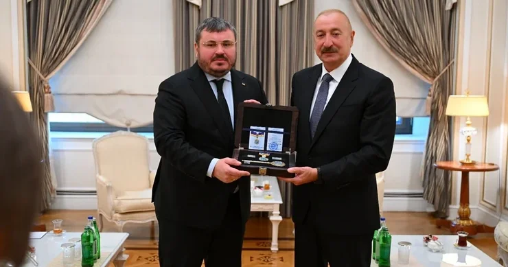 İlham Əliyevə İrpen şəhərinin fəxri vətəndaşı vəsiqəsi təqdim edilib