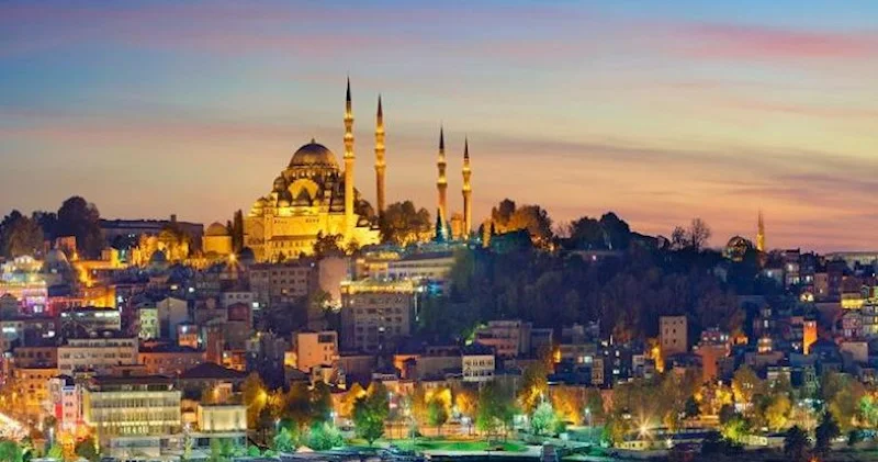 İstanbul çimərliyində naməlum sursat aşkarlandı