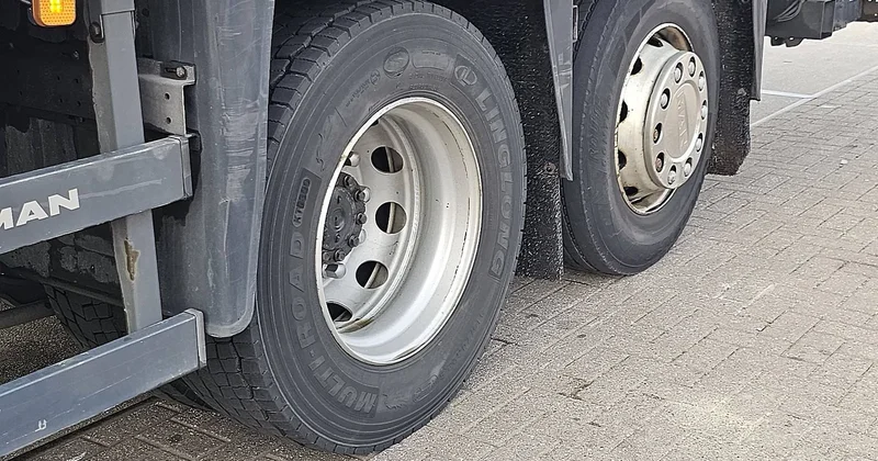 В Имишли двое пострадали при взрыве пневмоподушки грузовика