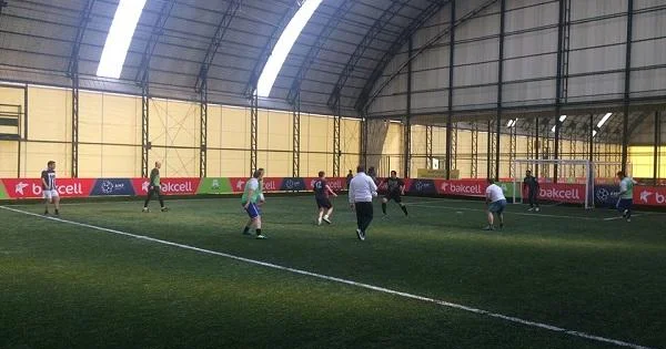 Binədə futbol oynayan 26 yaşlı oğlan öldü