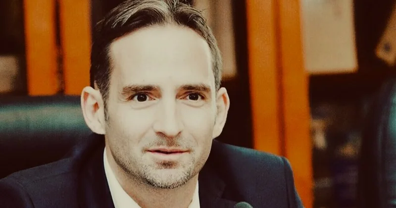 Məşhur jurnalın baş redaktorunu müharibəyə GÖNDƏRDİLƏR